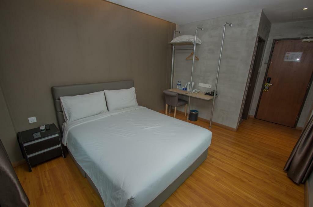 Insta Hotel Johor Bahru Exterior foto